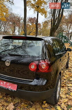 Хетчбек Volkswagen Golf 2009 в 