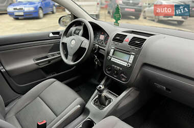 Хетчбек Volkswagen Golf 2008 в Рівному