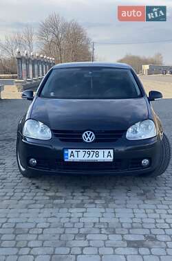 Хетчбек Volkswagen Golf 2005 в Снятині