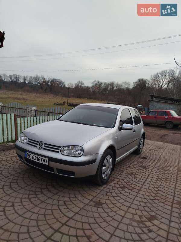 Хетчбек Volkswagen Golf 2003 в Шептицькому