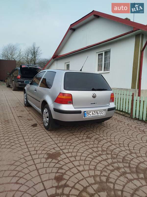 Хетчбек Volkswagen Golf 2003 в Шептицькому