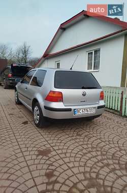 Хетчбек Volkswagen Golf 2003 в Червонограді