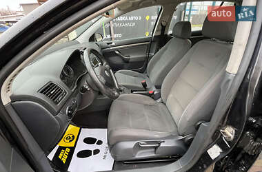 Хэтчбек Volkswagen Golf 2004 в 