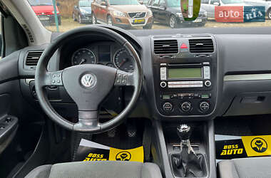 Хэтчбек Volkswagen Golf 2004 в 