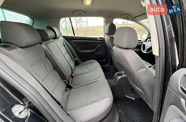 Хэтчбек Volkswagen Golf 2004 в 