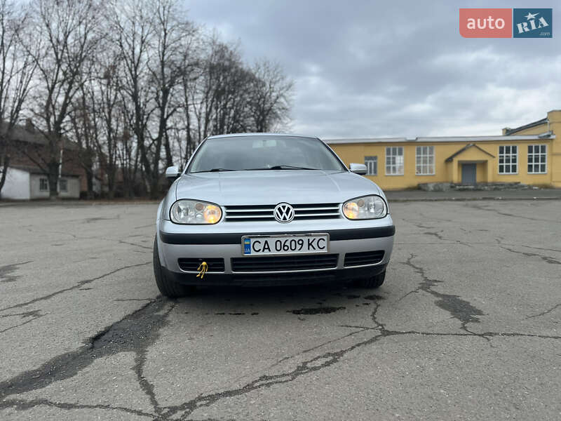 Хетчбек Volkswagen Golf 2000 в Шполі