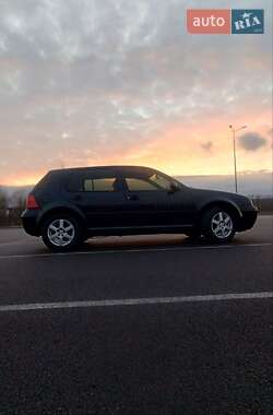 Хэтчбек Volkswagen Golf 1999 в Ровно