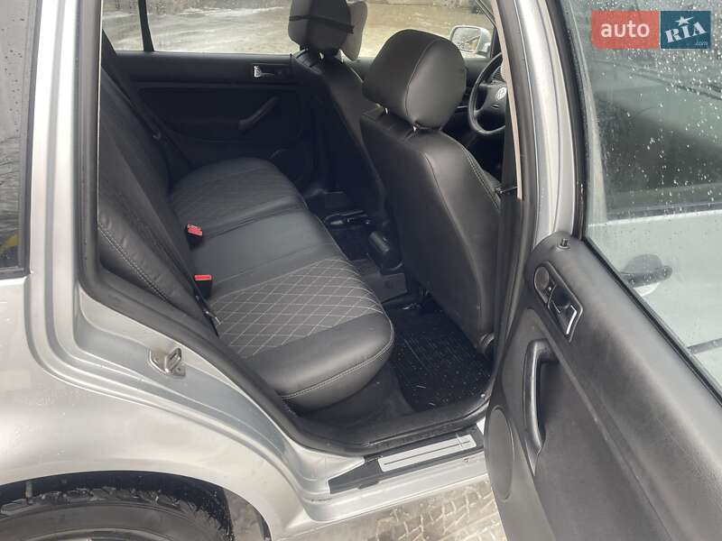 Універсал Volkswagen Golf 2005 в Львові