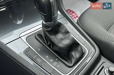 Хетчбек Volkswagen Golf 2019 в 