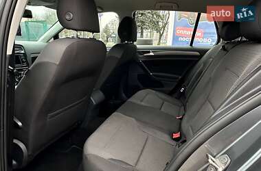 Хетчбек Volkswagen Golf 2019 в 