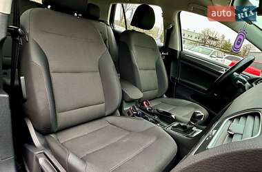 Хетчбек Volkswagen Golf 2019 в 