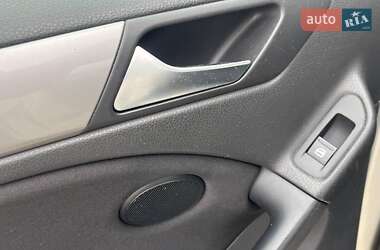 Хетчбек Volkswagen Golf 2010 в 