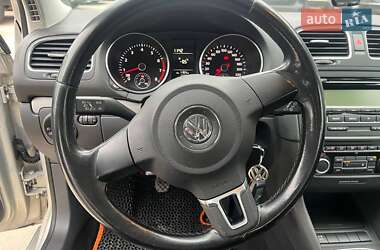 Хетчбек Volkswagen Golf 2010 в 