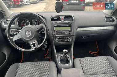 Хетчбек Volkswagen Golf 2010 в 