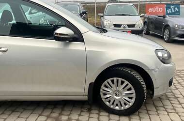 Хетчбек Volkswagen Golf 2010 в 