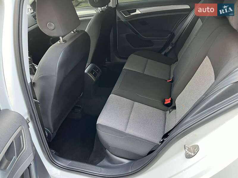 Універсал Volkswagen Golf 2015 в Красилові