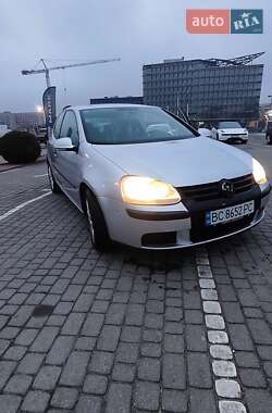 Хэтчбек Volkswagen Golf 2005 в Львове