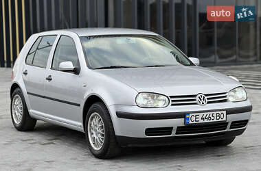 Хетчбек Volkswagen Golf 2002 в Чернівцях