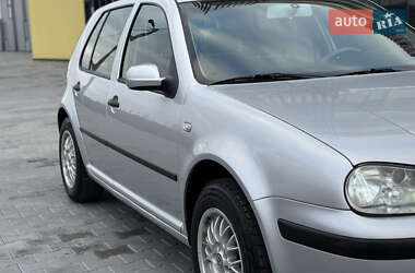 Хетчбек Volkswagen Golf 2002 в Чернівцях