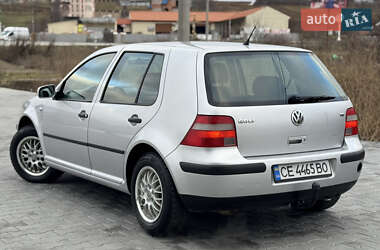 Хетчбек Volkswagen Golf 2002 в Чернівцях