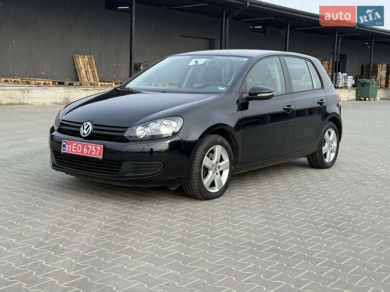 Хетчбек Volkswagen Golf 2010 в Житомирі