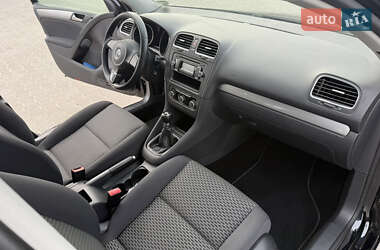 Хетчбек Volkswagen Golf 2010 в Житомирі