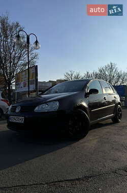 Хэтчбек Volkswagen Golf 2005 в 