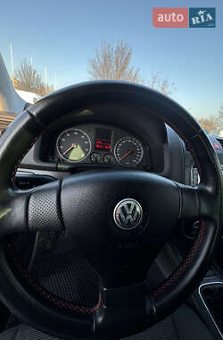 Хэтчбек Volkswagen Golf 2005 в 