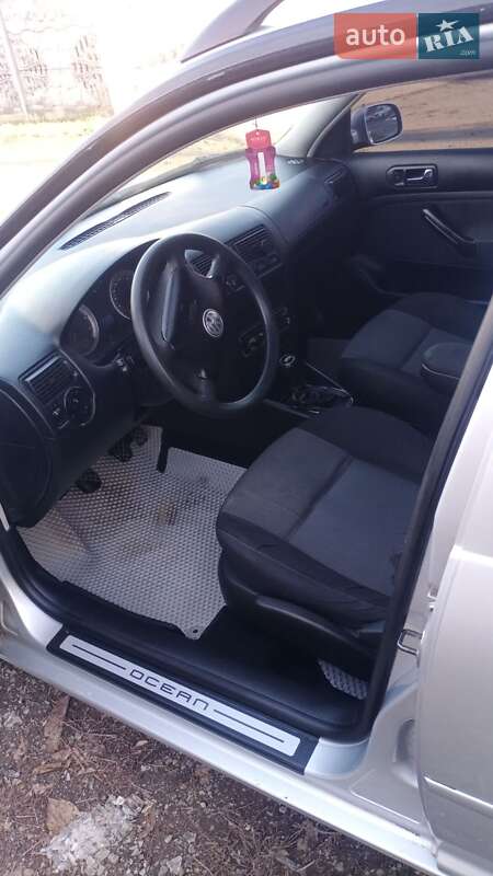 Універсал Volkswagen Golf 2003 в Вінниці