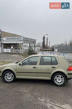 Хетчбек Volkswagen Golf 2002 в Запоріжжі