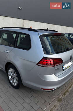 Универсал Volkswagen Golf 2016 в 