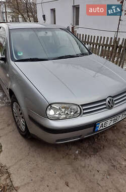 Хетчбек Volkswagen Golf 2002 в Дніпрі