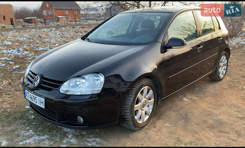 Хэтчбек Volkswagen Golf 2005 в Надворной