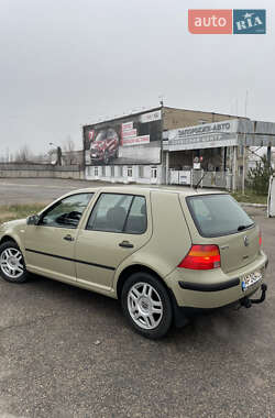 Хетчбек Volkswagen Golf 2002 в Запоріжжі