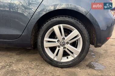 Хэтчбек Volkswagen Golf 2012 в 