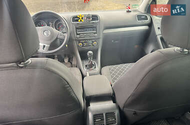 Хэтчбек Volkswagen Golf 2012 в 