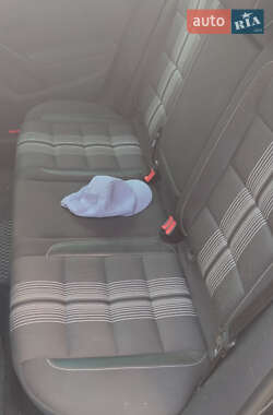 Хэтчбек Volkswagen Golf 2012 в 