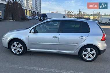 Хэтчбек Volkswagen Golf 2008 в Киеве