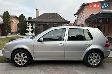 Хэтчбек Volkswagen Golf 2003 в Черновцах