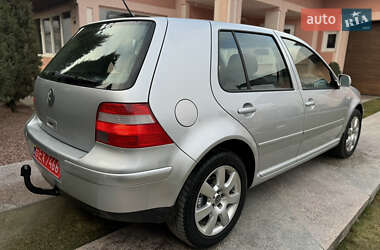 Хэтчбек Volkswagen Golf 2003 в Черновцах