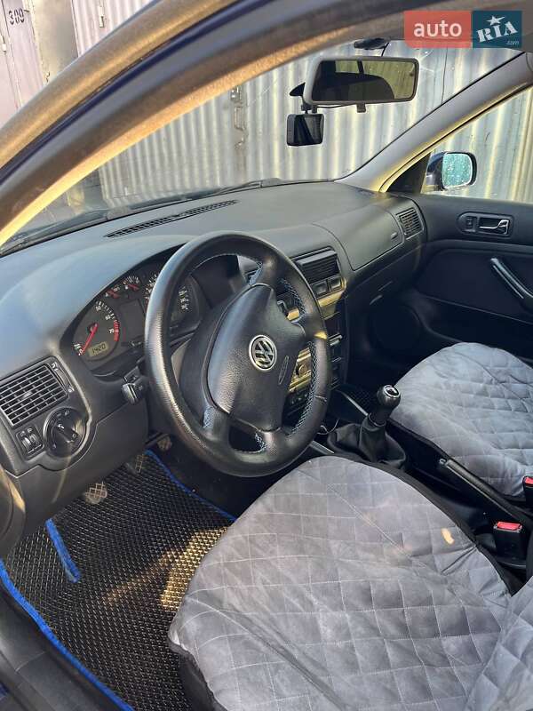 Хэтчбек Volkswagen Golf 2000 в Черкассах