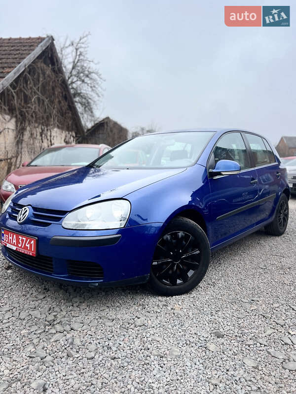 Хэтчбек Volkswagen Golf 2003 в 