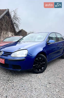 Хэтчбек Volkswagen Golf 2003 в 