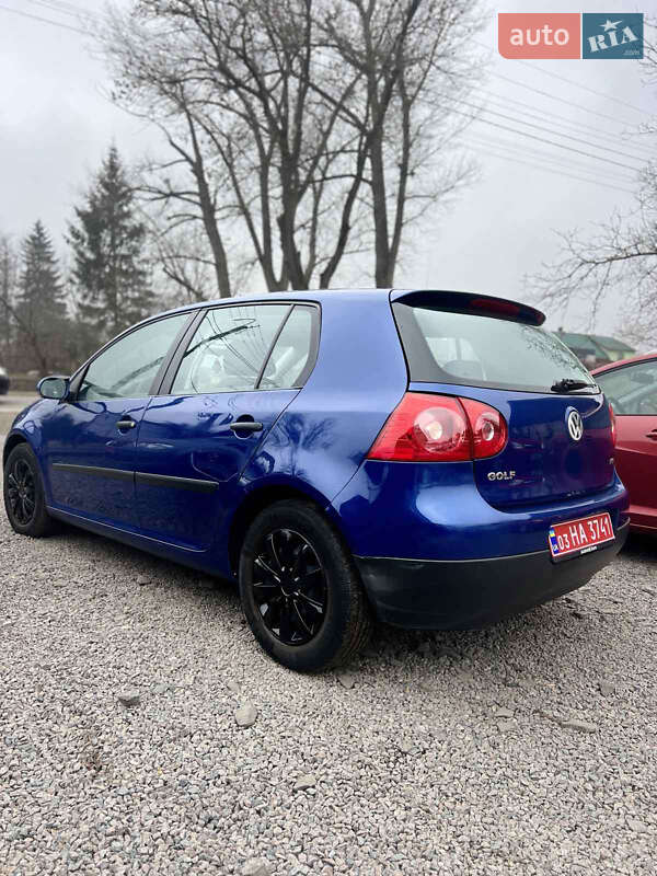 Хетчбек Volkswagen Golf 2003 в Городку