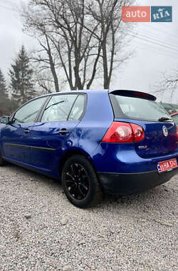 Хэтчбек Volkswagen Golf 2003 в 