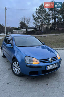 Хэтчбек Volkswagen Golf 2004 в Новояворовске