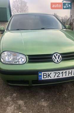 Хэтчбек Volkswagen Golf 1999 в Вараше