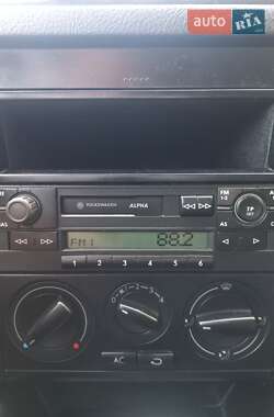 Хетчбек Volkswagen Golf 2001 в 