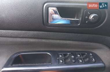 Хетчбек Volkswagen Golf 2001 в 