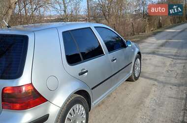 Хэтчбек Volkswagen Golf 2001 в Рогатине